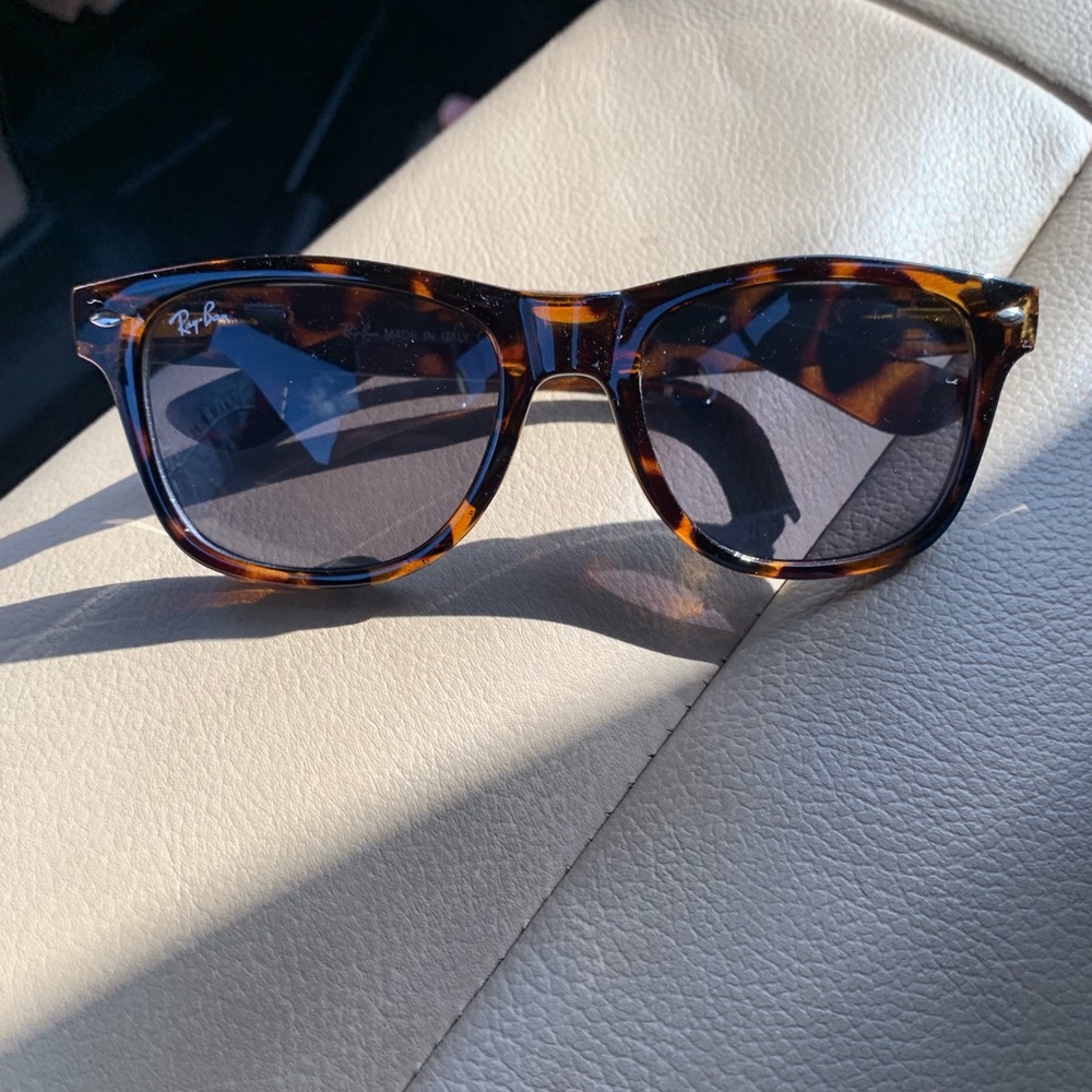 Ray Ban Wayfarer glasses